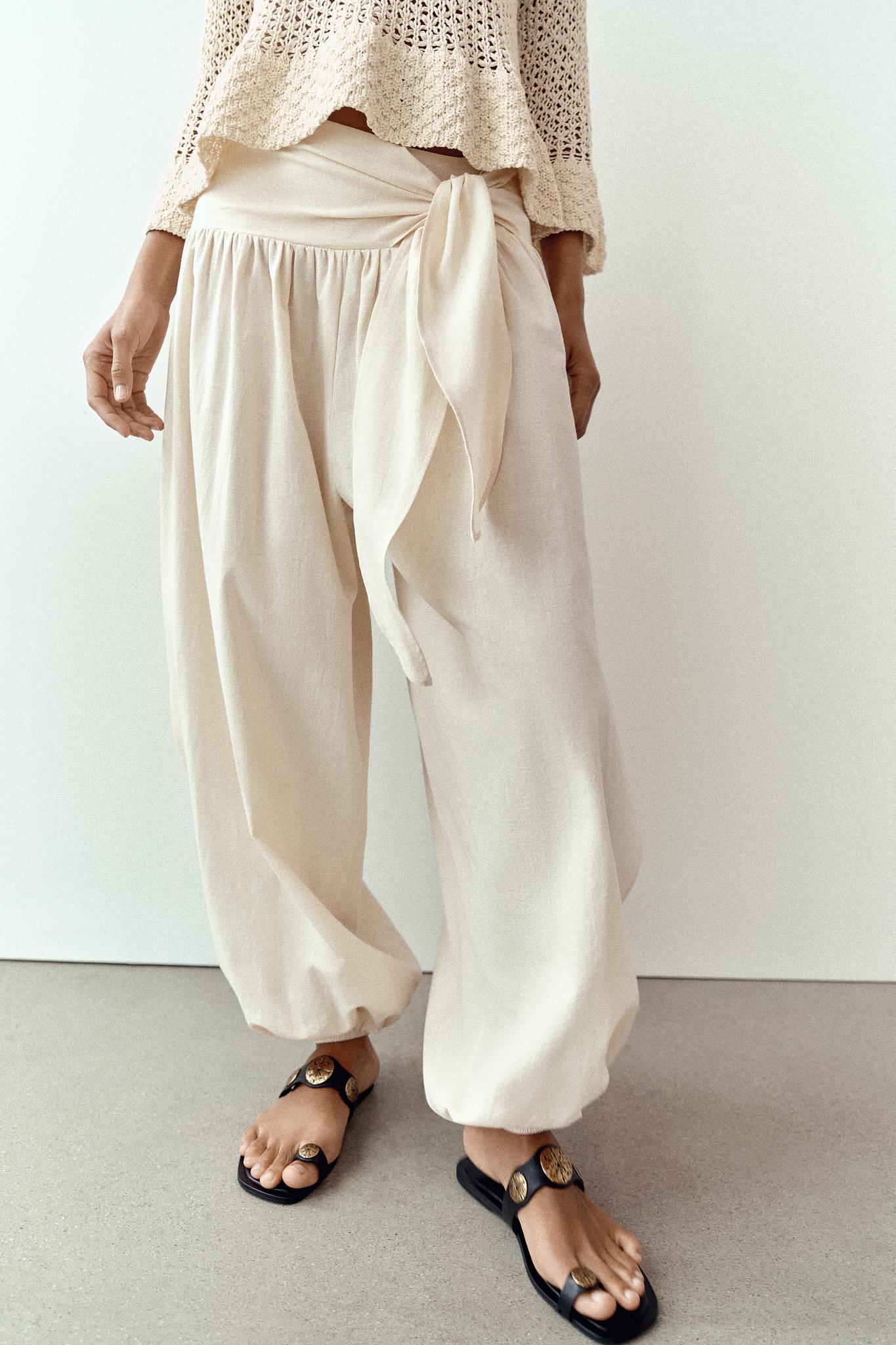 FLAT SANDALS WITH METALLIC DETAILS